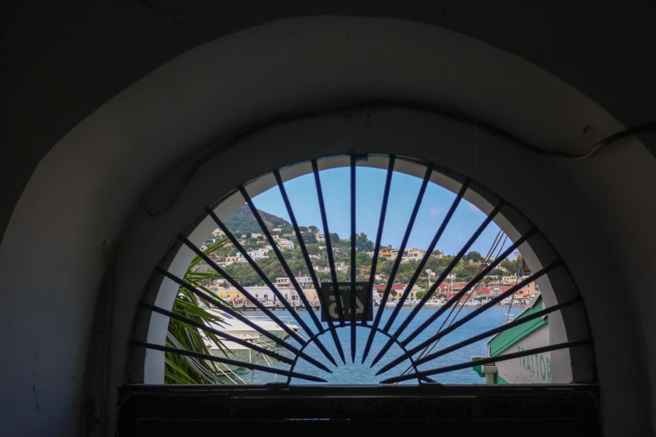 Appartamento Panoramico La Rosa Dei Venti-Libeccio Ischia Bagian luar foto