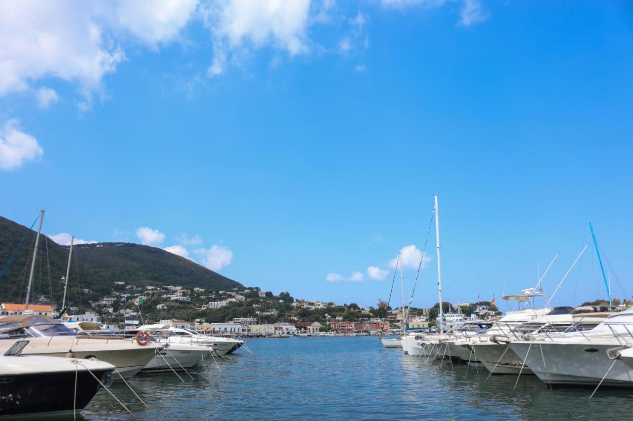 Appartamento Panoramico La Rosa Dei Venti-Libeccio Ischia Bagian luar foto